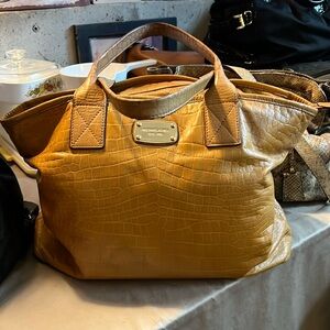 Gorgeous Leather Michael Kors Tote Bag